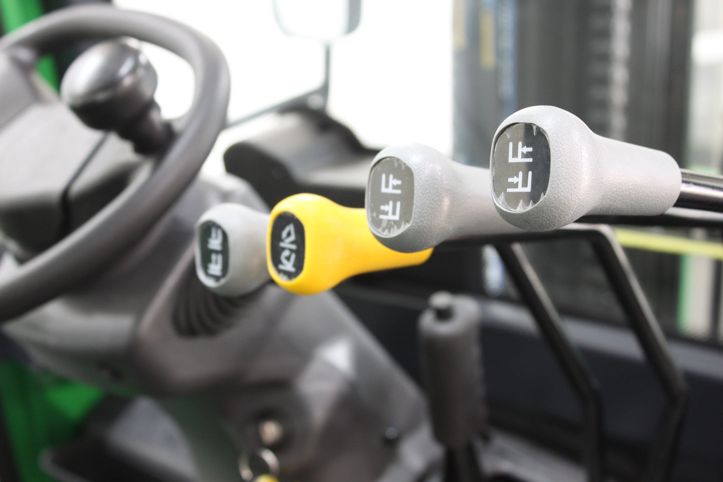 giraffe GBL40 Premium | Full Cab Lithium Electric Counterbalance  | 4-Wheel Forklift