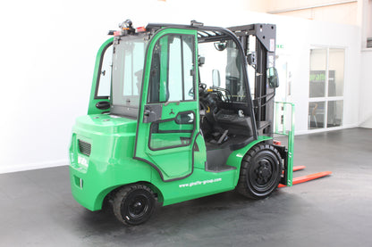 giraffe GBL40 Premium | Full Cab Lithium Electric Counterbalance  | 4-Wheel Forklift