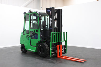 giraffe GBL25 Premium Plus ADV Safety | Full Cab Lithium Electric Counterbalance | 4-Wheel Forklift