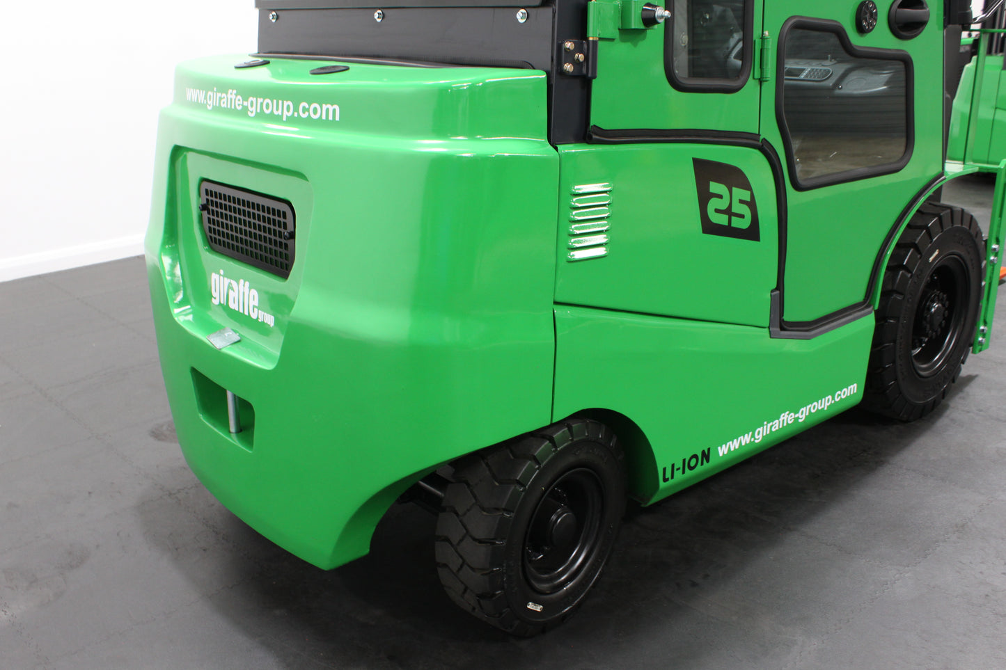 giraffe GBL25 Premium Plus ADV Safety | Full Cab Lithium Electric Counterbalance | 4-Wheel Forklift
