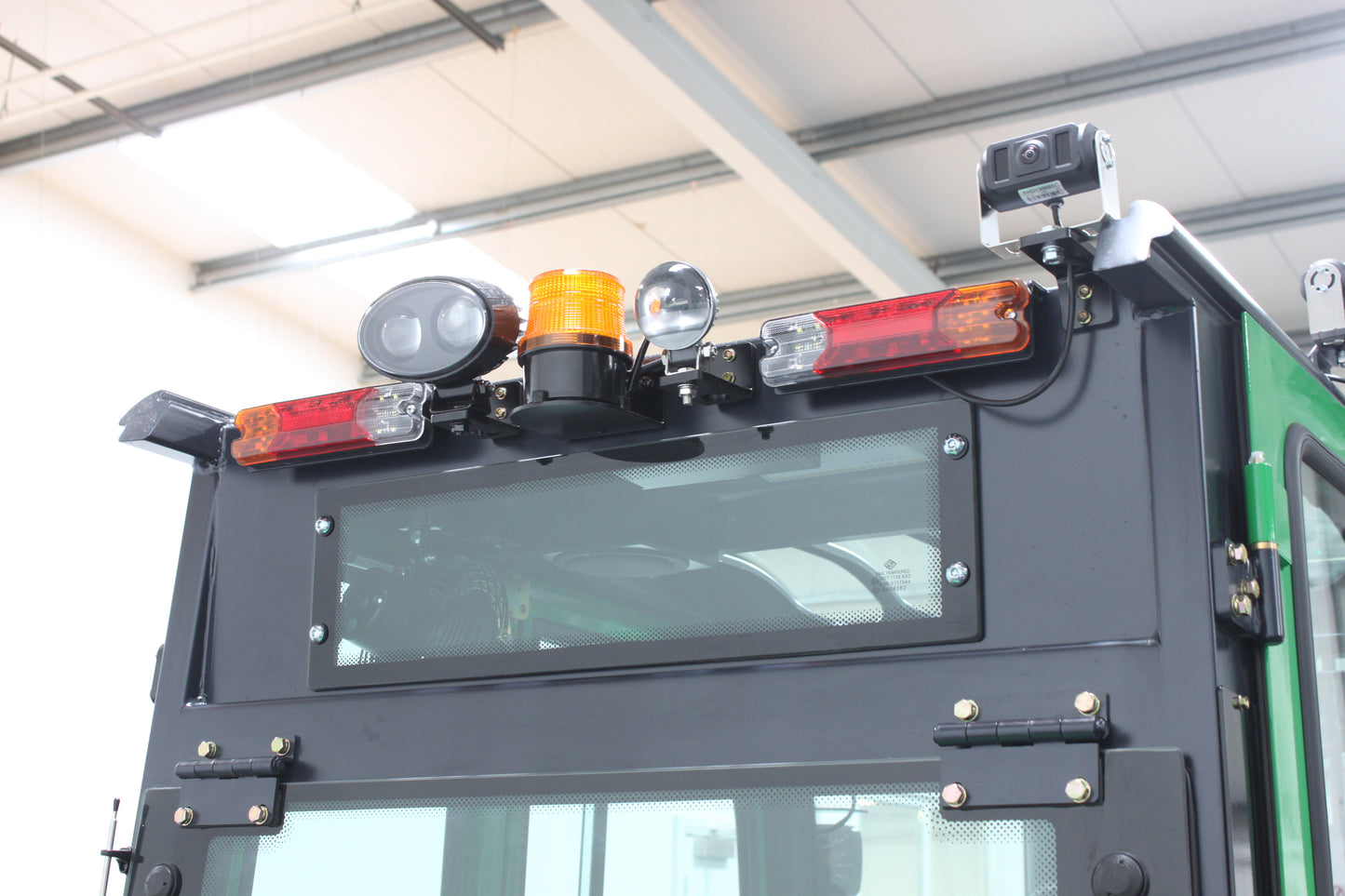 giraffe GBL25 Premium Plus ADV Safety | Full Cab Lithium Electric Counterbalance | 4-Wheel Forklift
