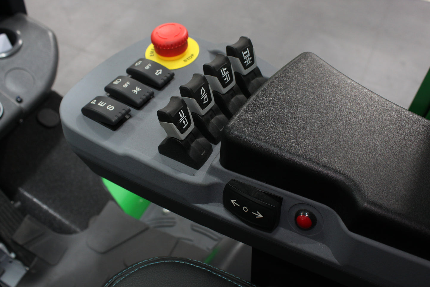 giraffe GBL25 Premium Plus ADV Safety | Full Cab Lithium Electric Counterbalance | 4-Wheel Forklift