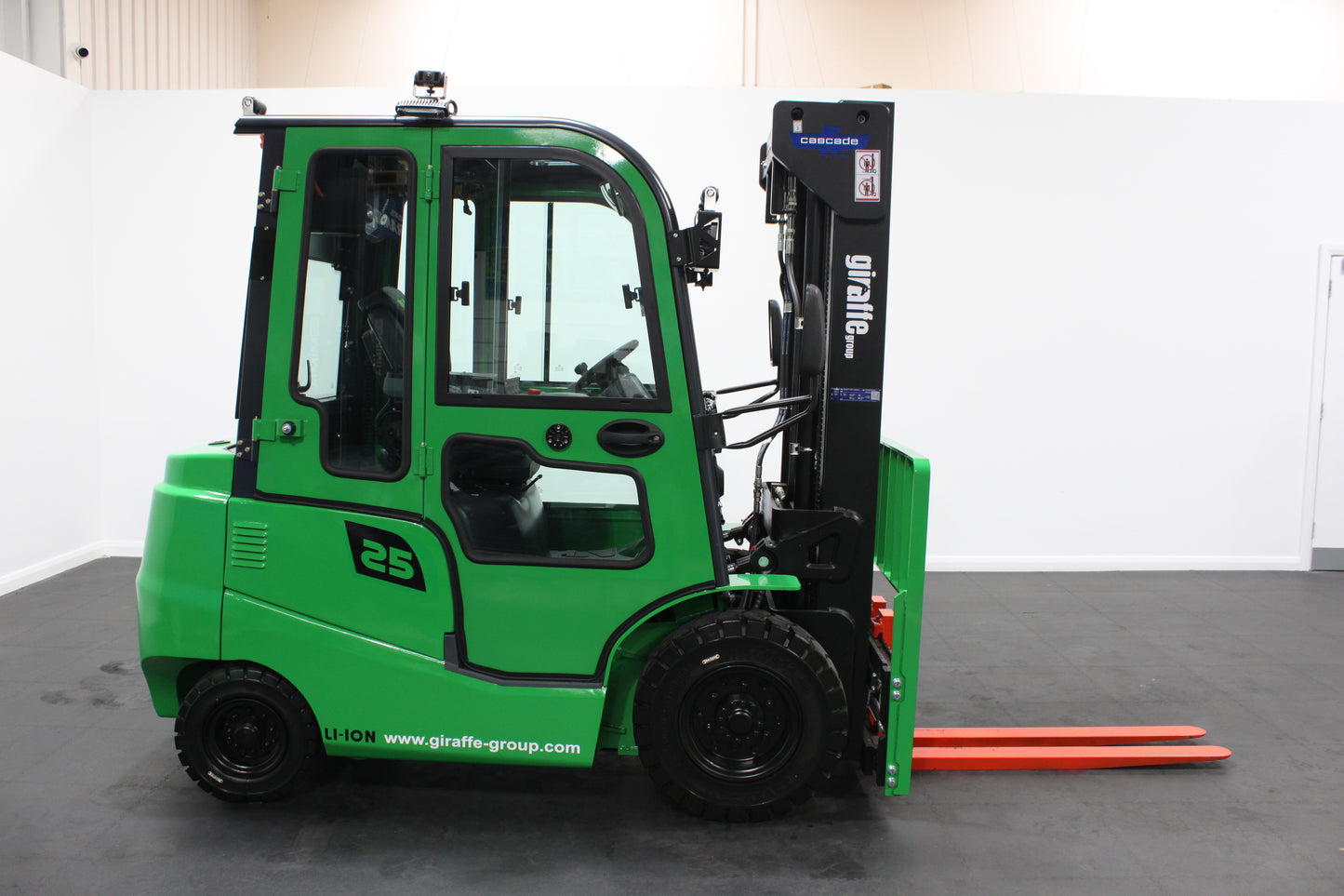 giraffe GBL25 Premium Plus ADV Safety | Full Cab Lithium Electric Counterbalance | 4-Wheel Forklift