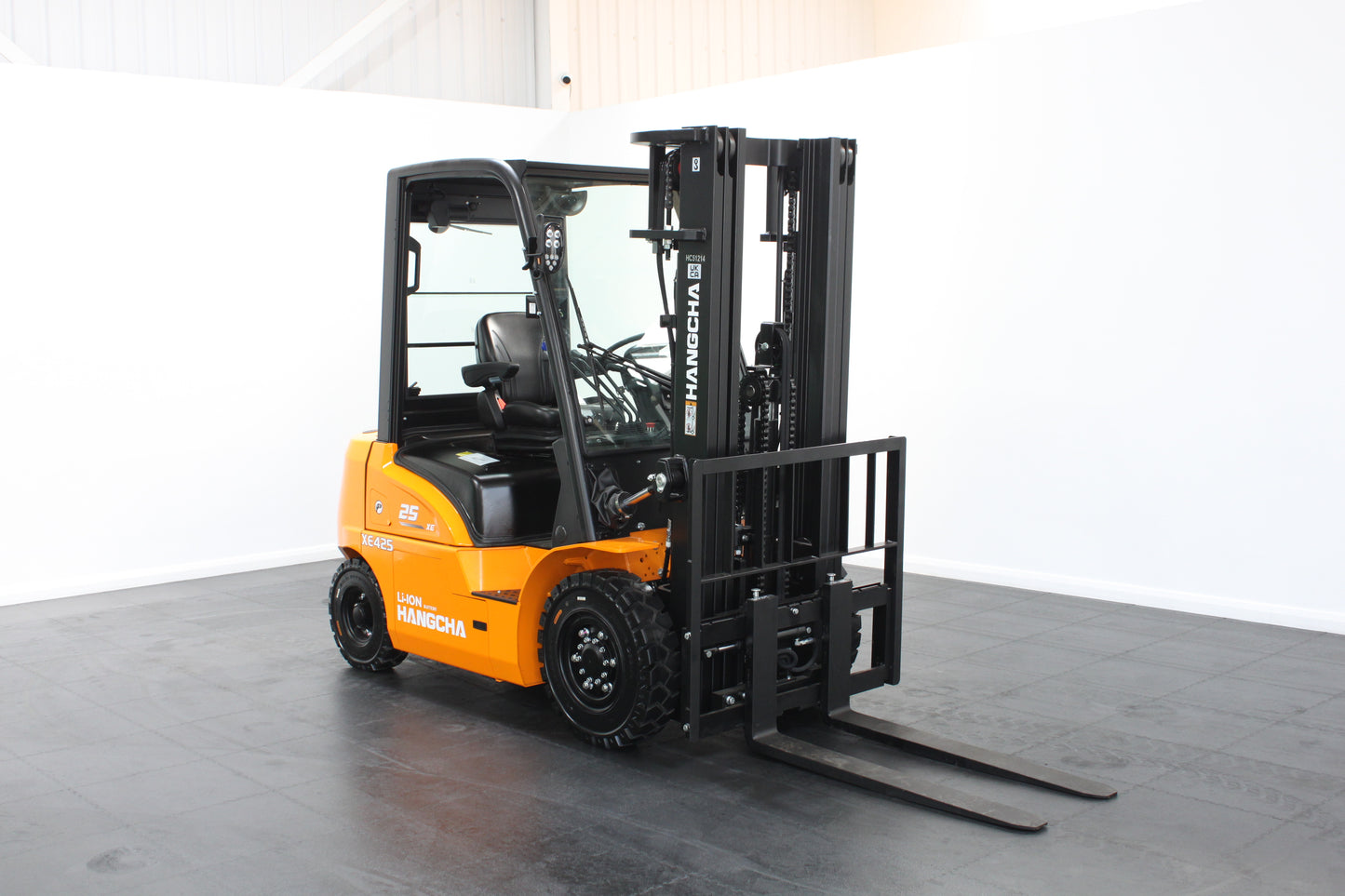 Hangcha XE425T 2.5T | Semi Cab Lithium Counterbalance | 4-Wheel Forklift
