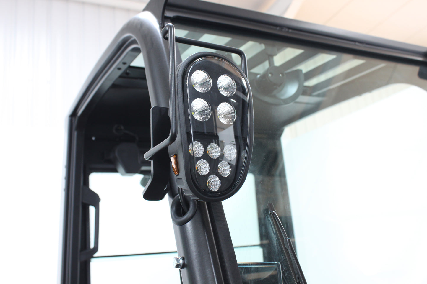 Hangcha XE425T 2.5T | Semi Cab Lithium Counterbalance | 4-Wheel Forklift