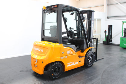 Hangcha XE425T 2.5T | Semi Cab Lithium Counterbalance | 4-Wheel Forklift