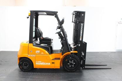 Hangcha XE425T 2.5T | Semi Cab Lithium Counterbalance | 4-Wheel Forklift