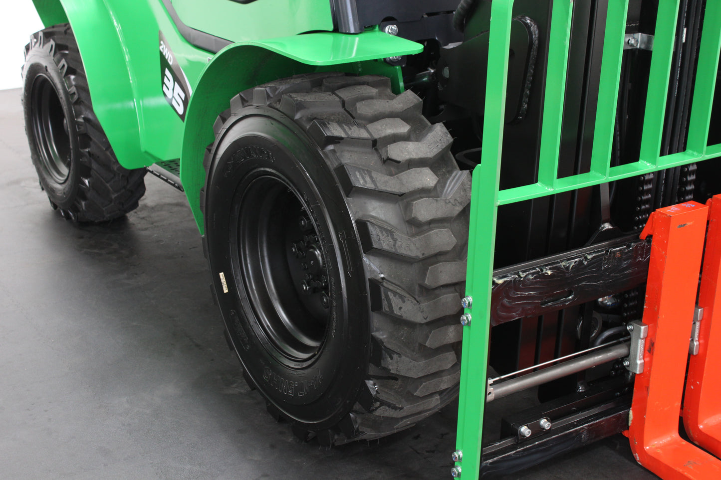 giraffe CPCD35-4WD - Full cab - Rough terrain forklift