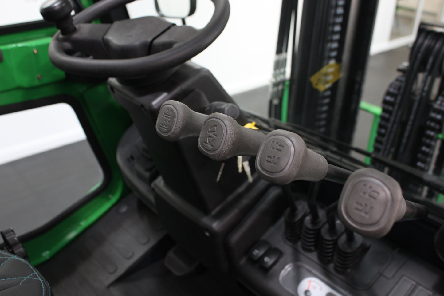 giraffe CPCD35-2WD - Full cab - Rough terrain forklift