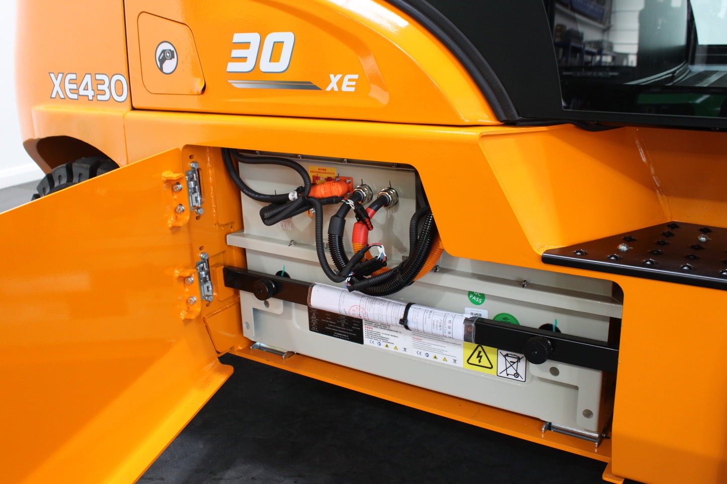 Hangcha XE430T 3.0T | Full Cab Lithium Counterbalance | 4-Wheel Forklift
