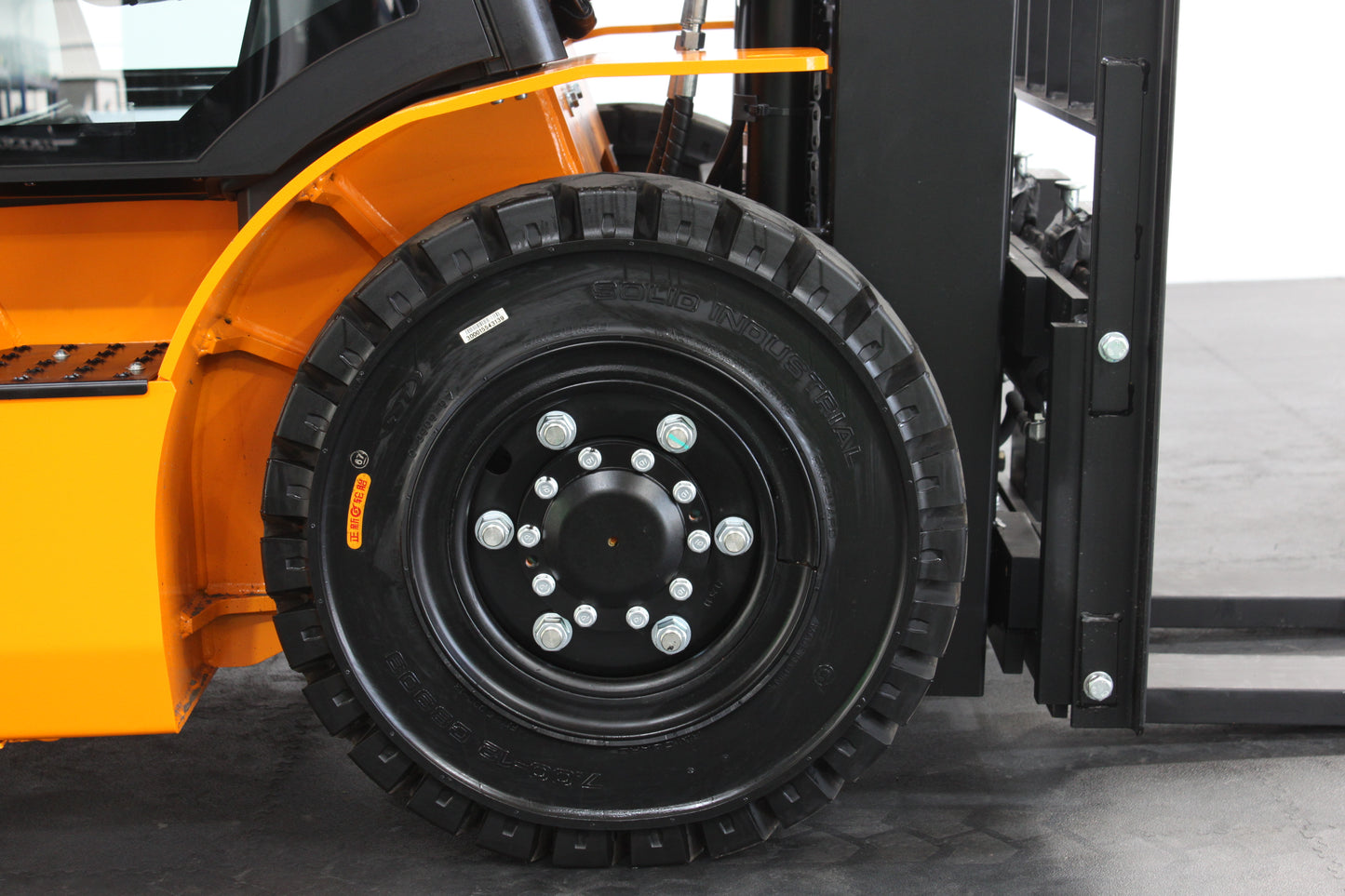 Hangcha XE425T 2.5T | Full Cab Lithium Counterbalance | 4-Wheel Forklift