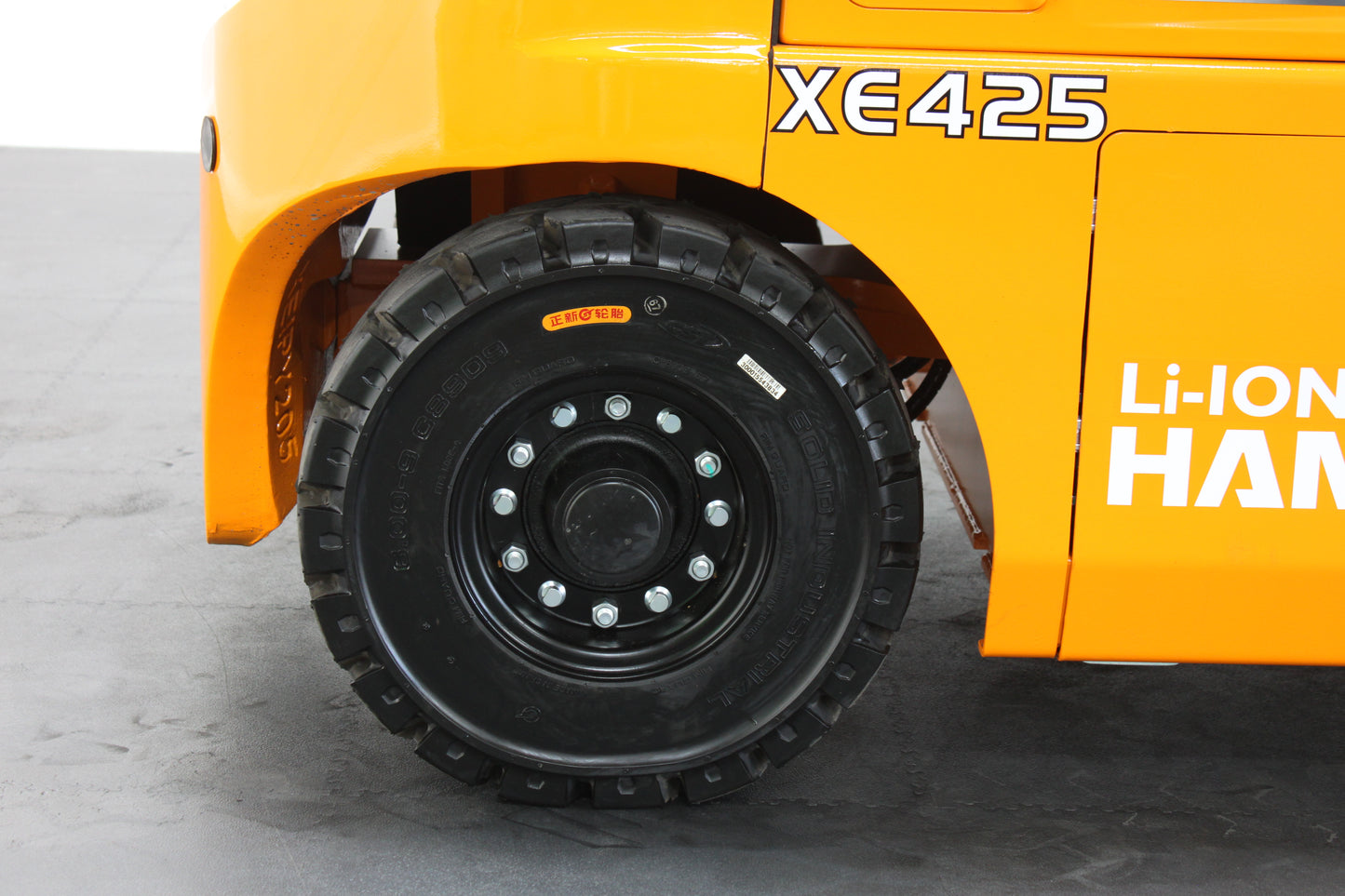 Hangcha XE425T 2.5T | Full Cab Lithium Counterbalance | 4-Wheel Forklift