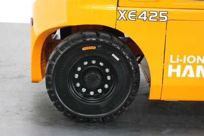 Hangcha XE425T 2.5T | Full Cab Lithium Counterbalance | 4-Wheel Forklift