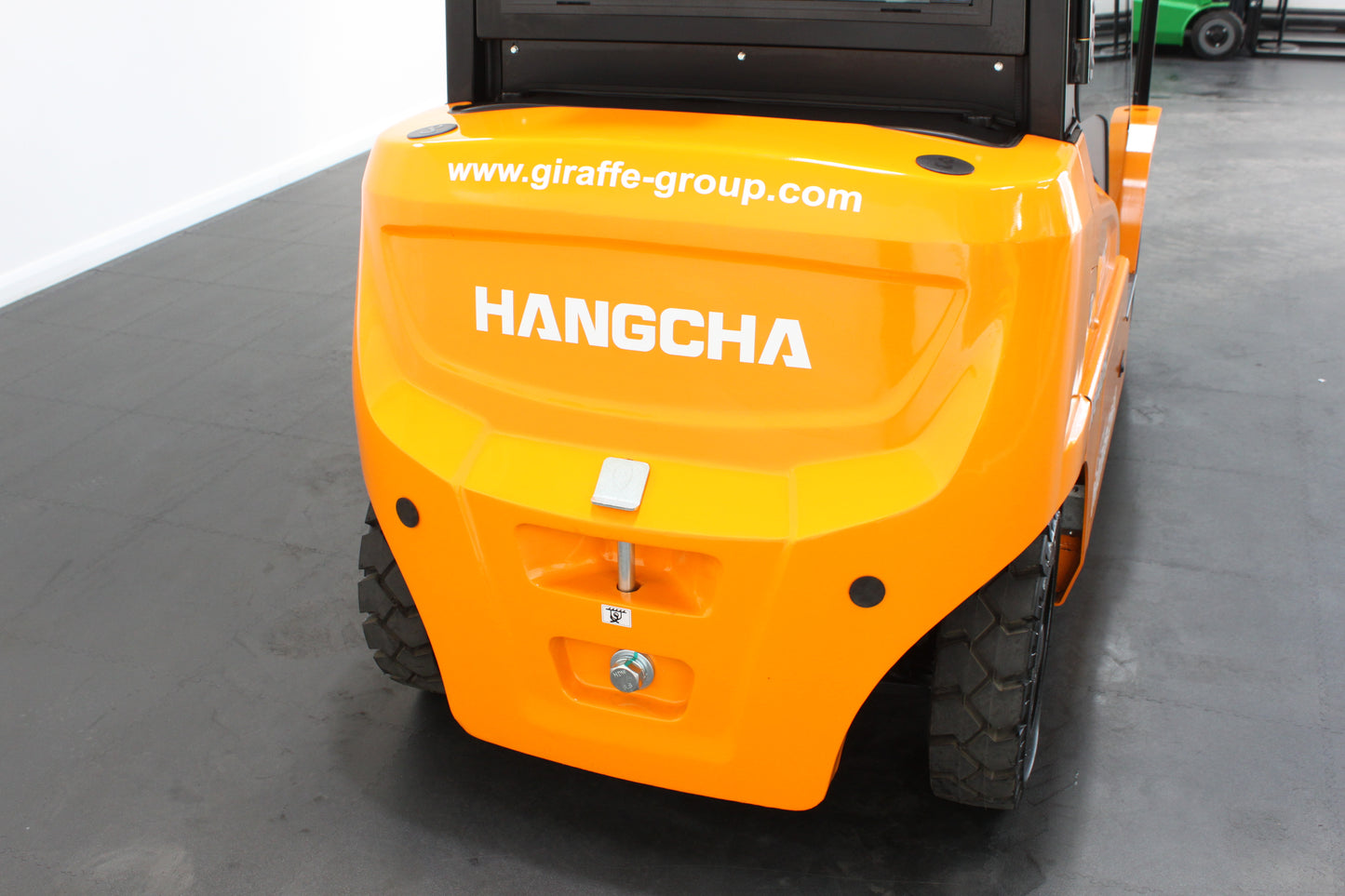 Hangcha XE425T 2.5T | Full Cab Lithium Counterbalance | 4-Wheel Forklift
