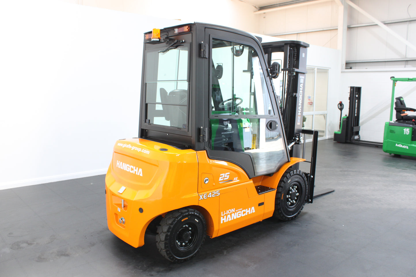 Hangcha XE425T 2.5T | Full Cab Lithium Counterbalance | 4-Wheel Forklift