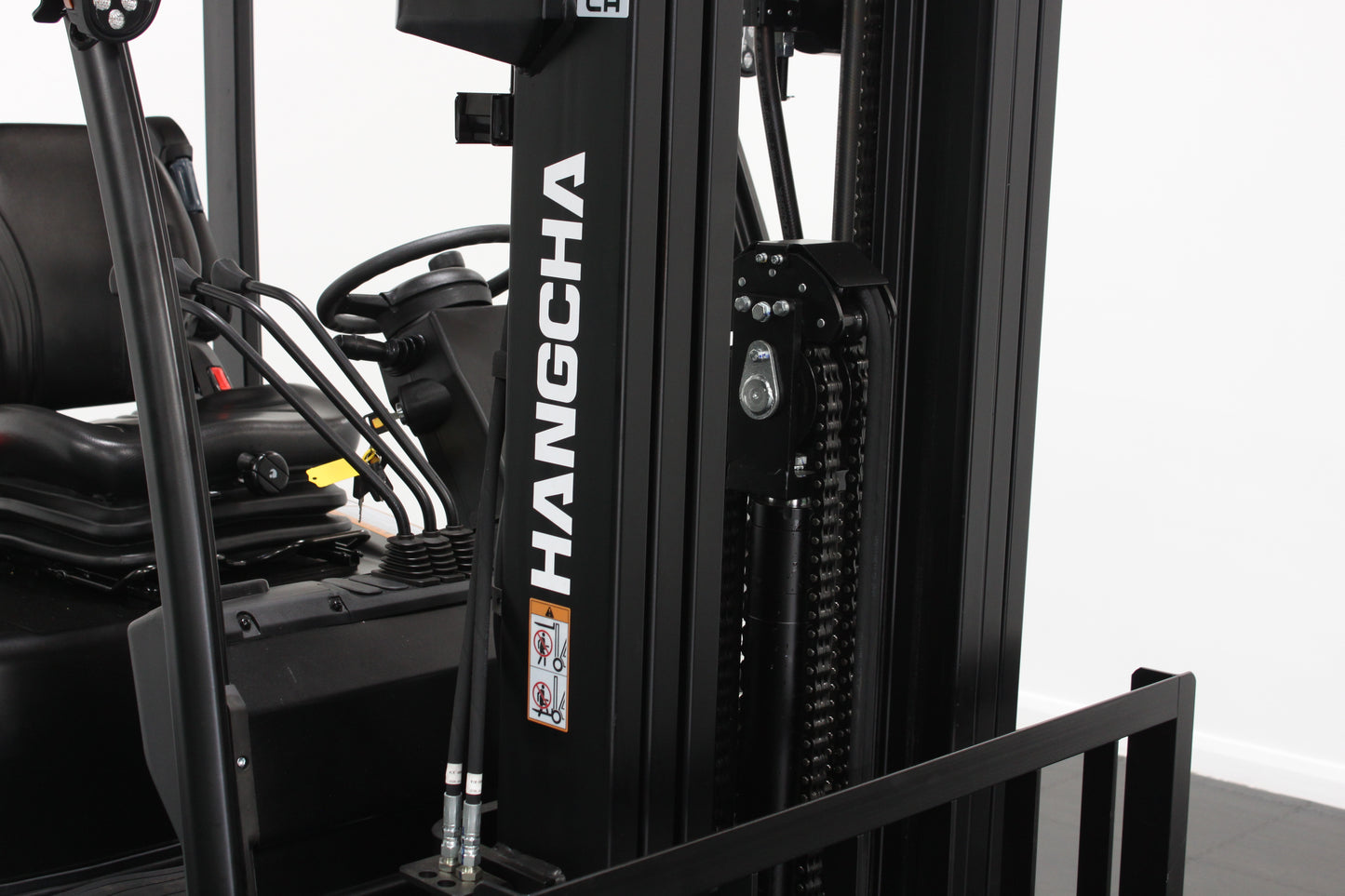 Hangcha XC320 2.0T | Half Cab Lithium Counterbalance | 3-Wheel Forklift