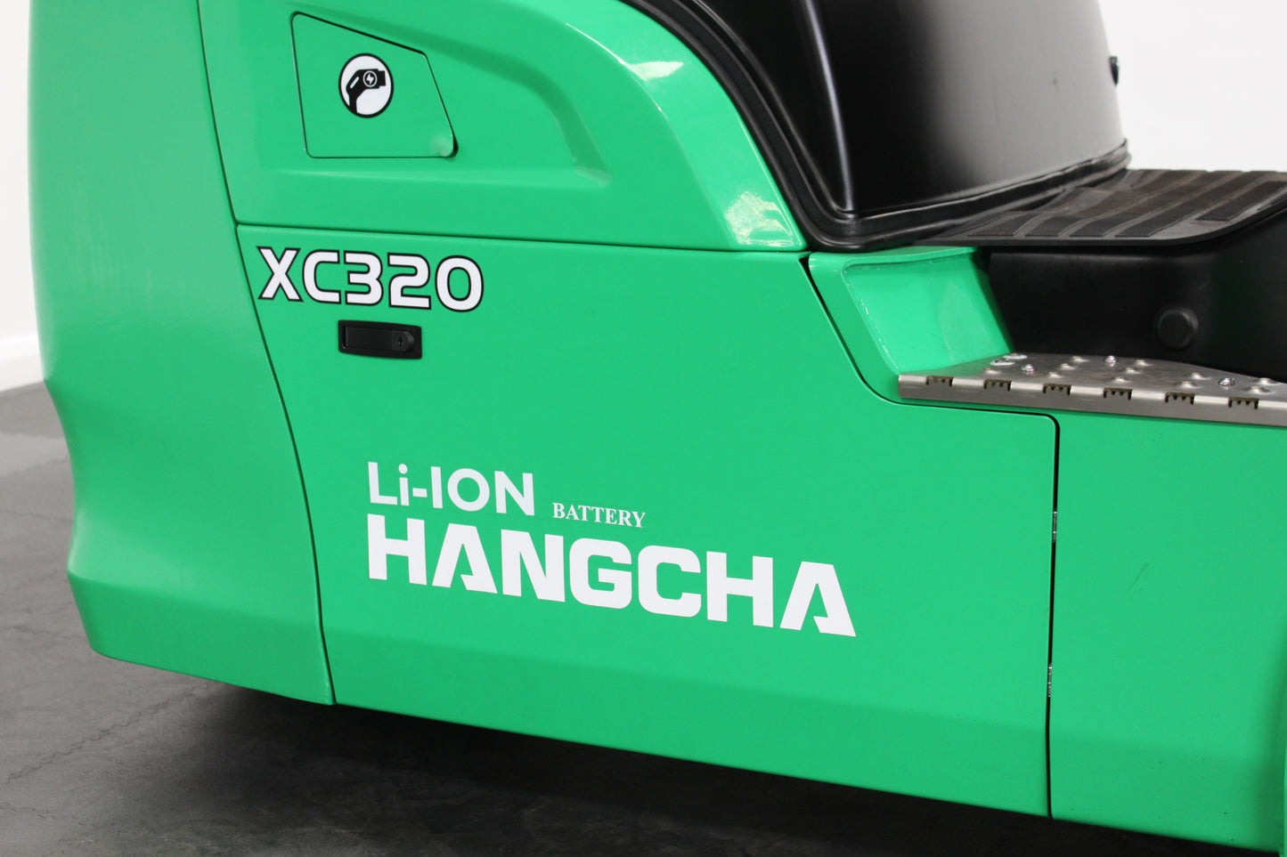 Hangcha XC320 2.0T | Half Cab Lithium Counterbalance | 3-Wheel Forklift