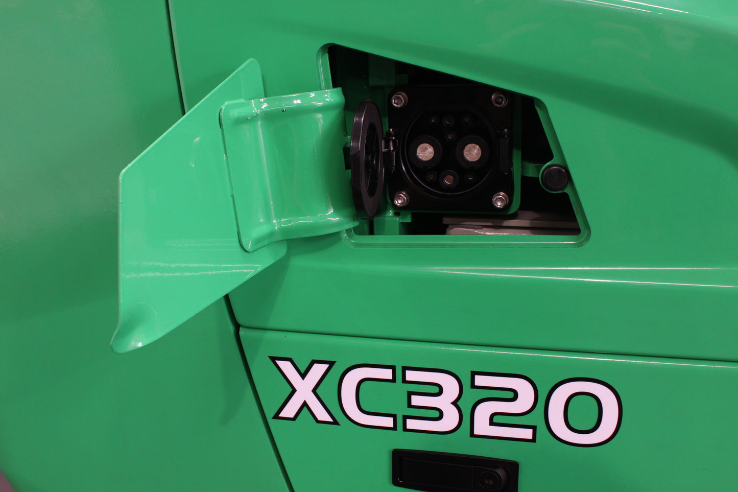 Hangcha XC320 2.0T | Half Cab Lithium Counterbalance | 3-Wheel Forklift