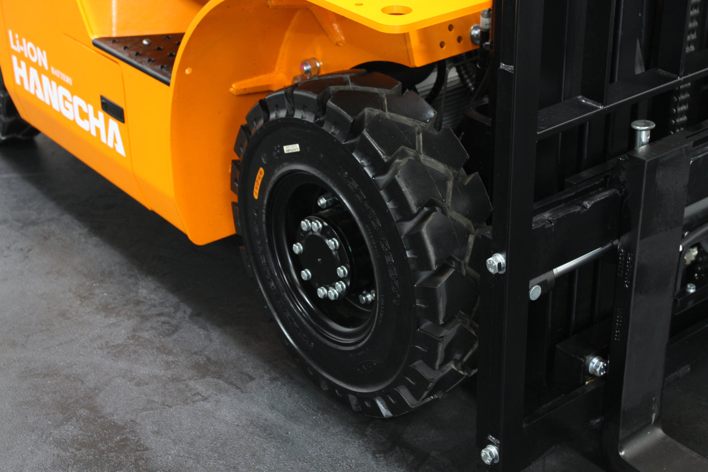 Hangcha XE418 1.8T| Full Cab Lithium Counterbalance | 4-Wheel Forklift