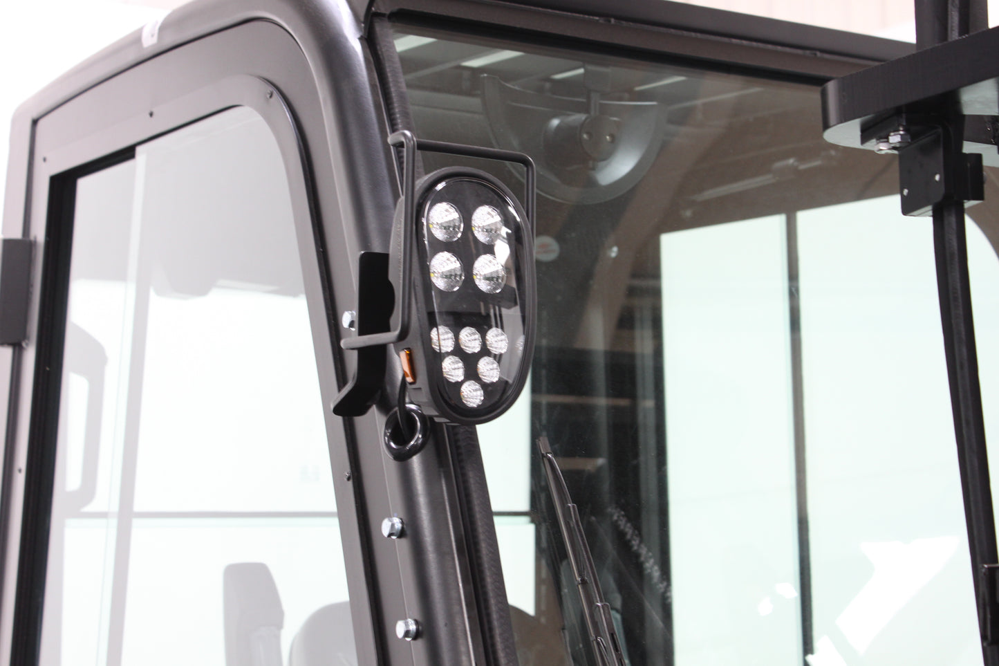 Hangcha XE418 1.8T| Full Cab Lithium Counterbalance | 4-Wheel Forklift
