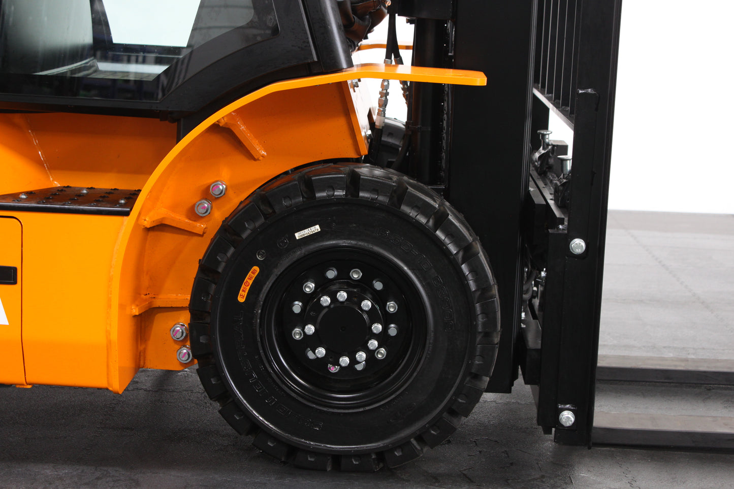 Hangcha XE418 1.8T| Full Cab Lithium Counterbalance | 4-Wheel Forklift