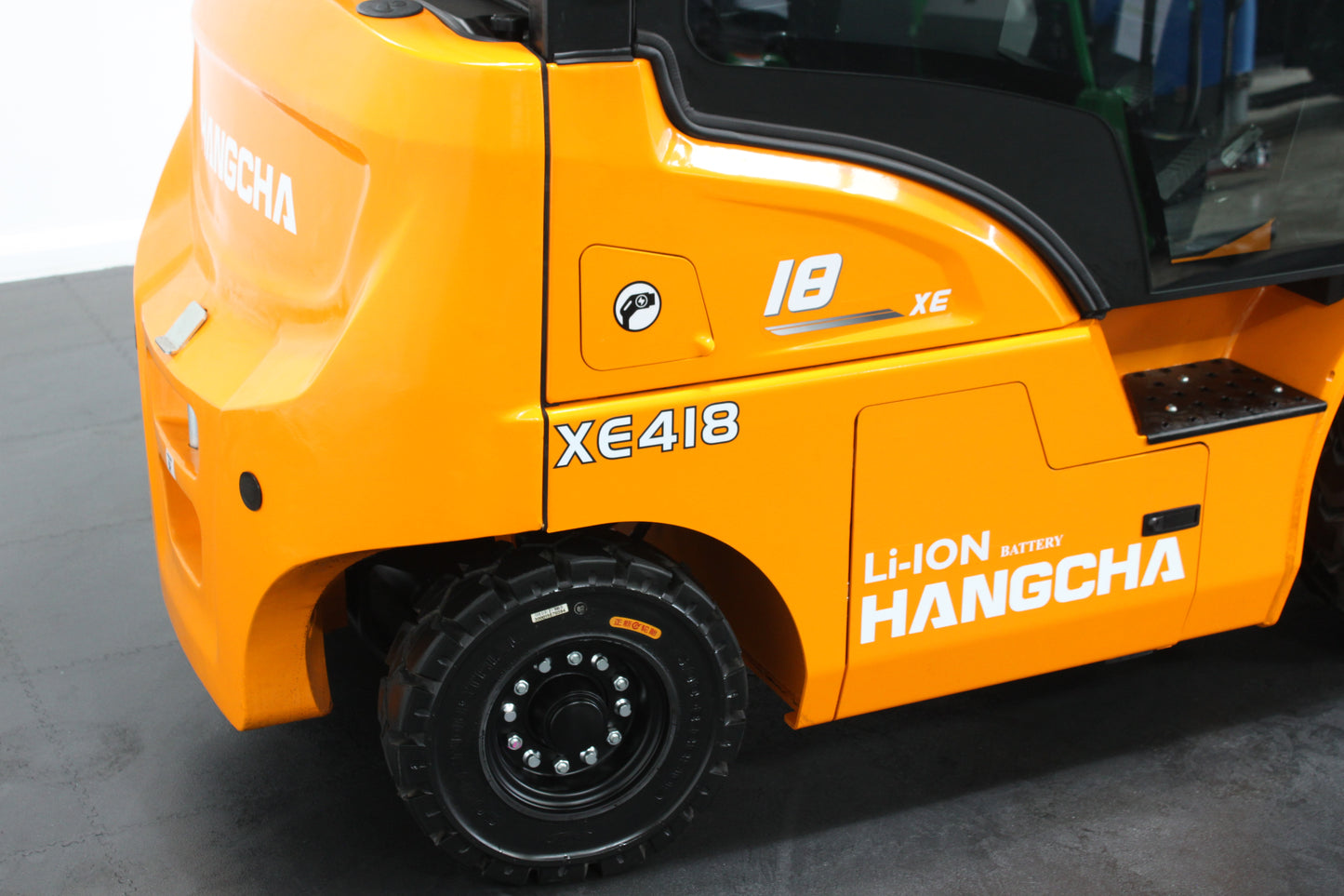 Hangcha XE418 1.8T| Full Cab Lithium Counterbalance | 4-Wheel Forklift