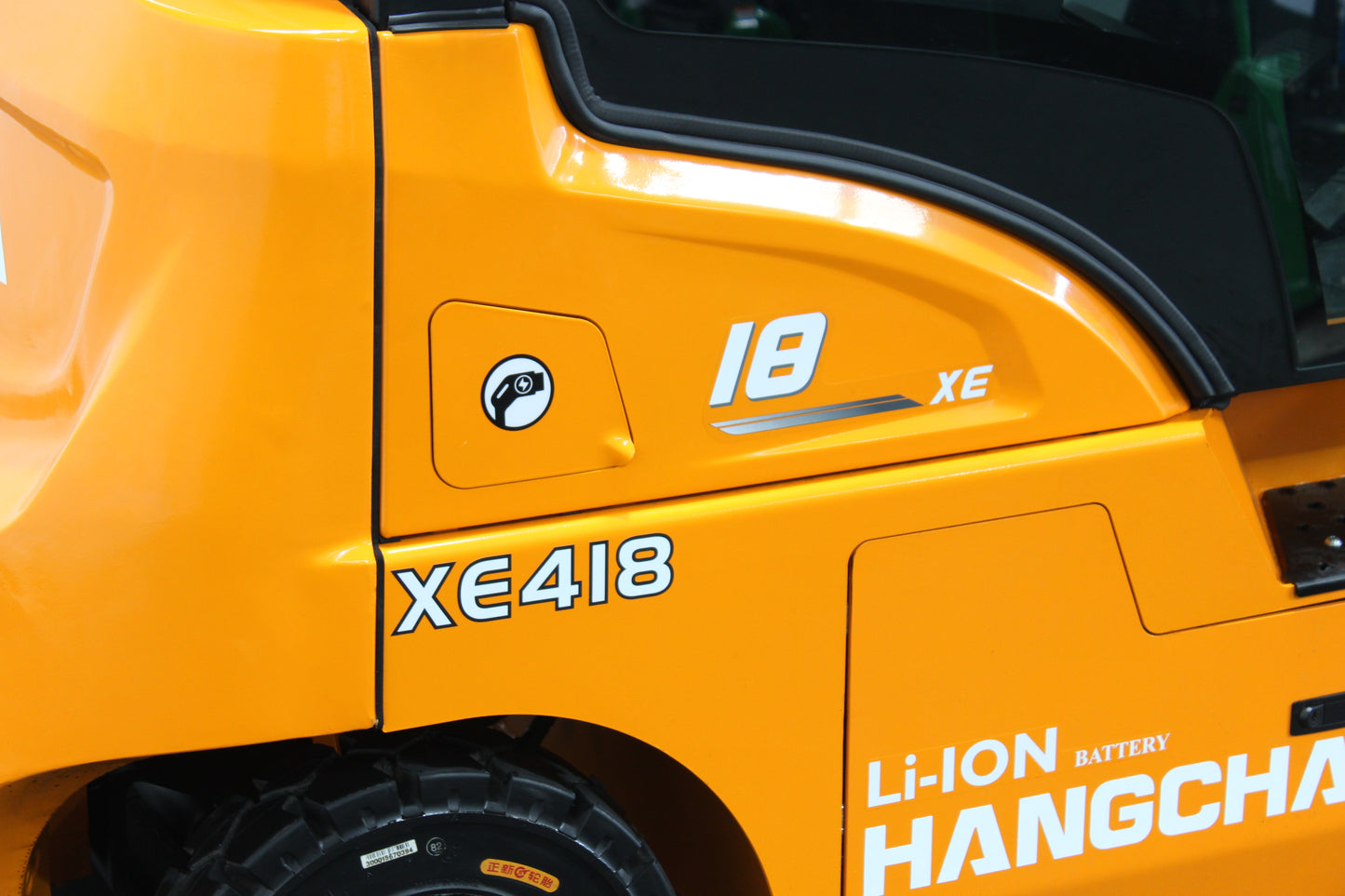 Hangcha XE418 1.8T| Full Cab Lithium Counterbalance | 4-Wheel Forklift