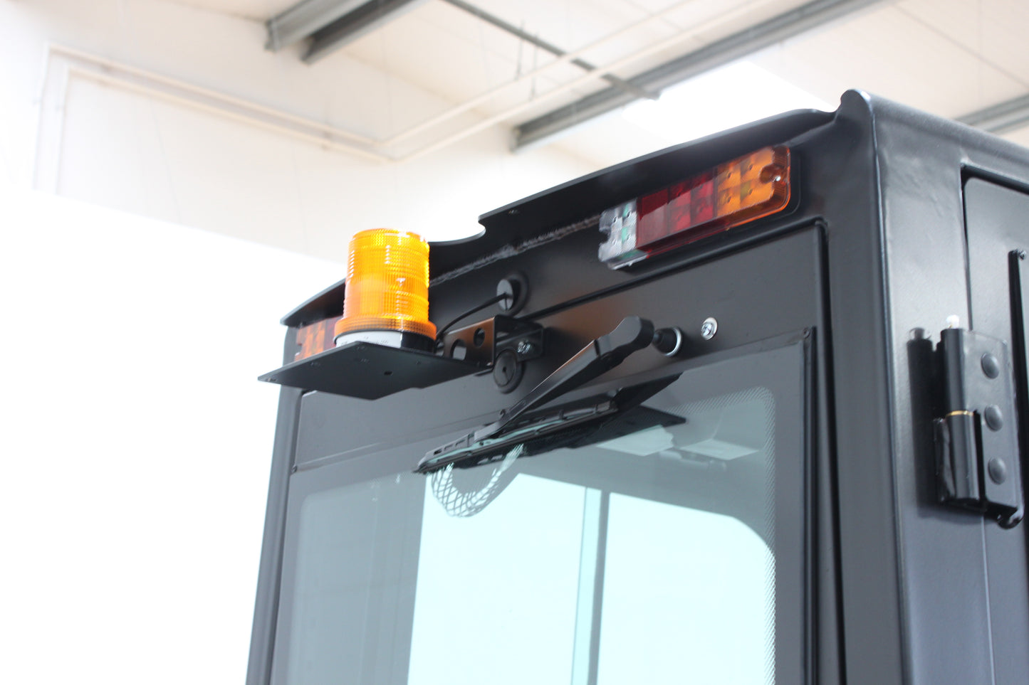 Hangcha XE418 1.8T| Full Cab Lithium Counterbalance | 4-Wheel Forklift