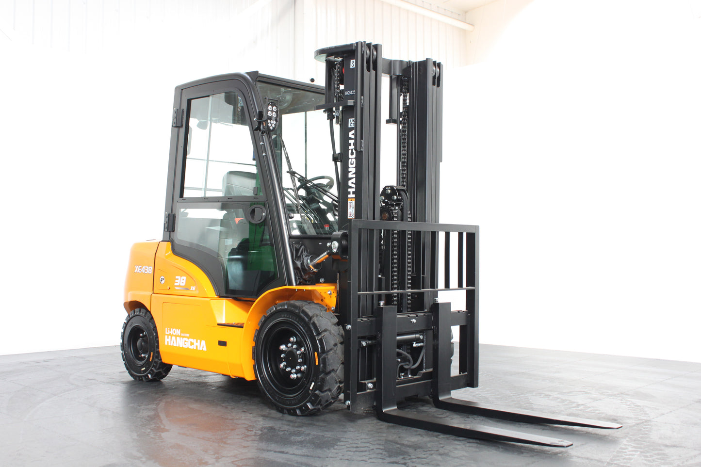Hangcha XE435T 3.5T | Full Cab Lithium Counterbalance | 4-Wheel Forklift