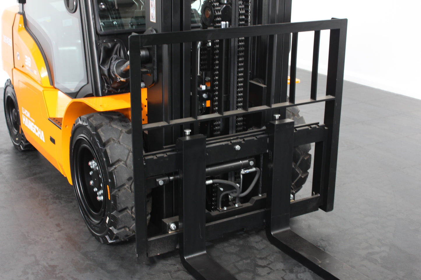 Hangcha XE438 3.8T Long Range | Full Cab Lithium Counterbalance | 4-Wheel Forklift