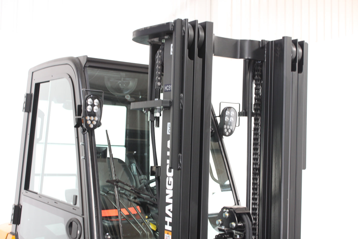 Hangcha XE438 3.8T Long Range | Full Cab Lithium Counterbalance | 4-Wheel Forklift