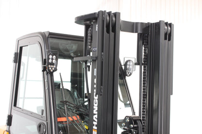 Hangcha XE438 3.8T Long Range | Full Cab Lithium Counterbalance | 4-Wheel Forklift