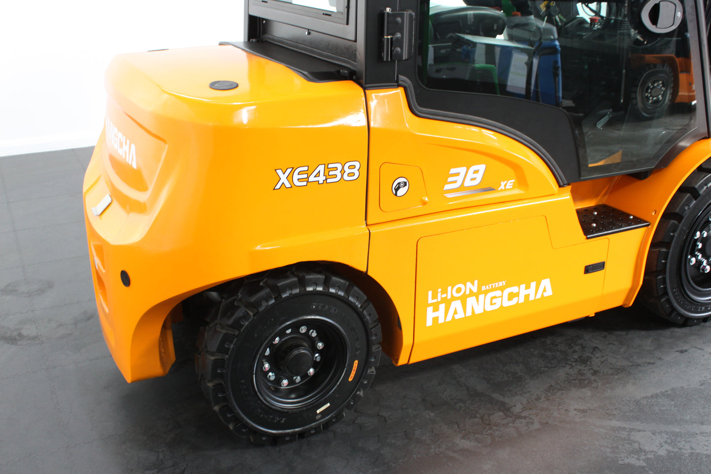 Hangcha XE435T 3.5T | Full Cab Lithium Counterbalance | 4-Wheel Forklift