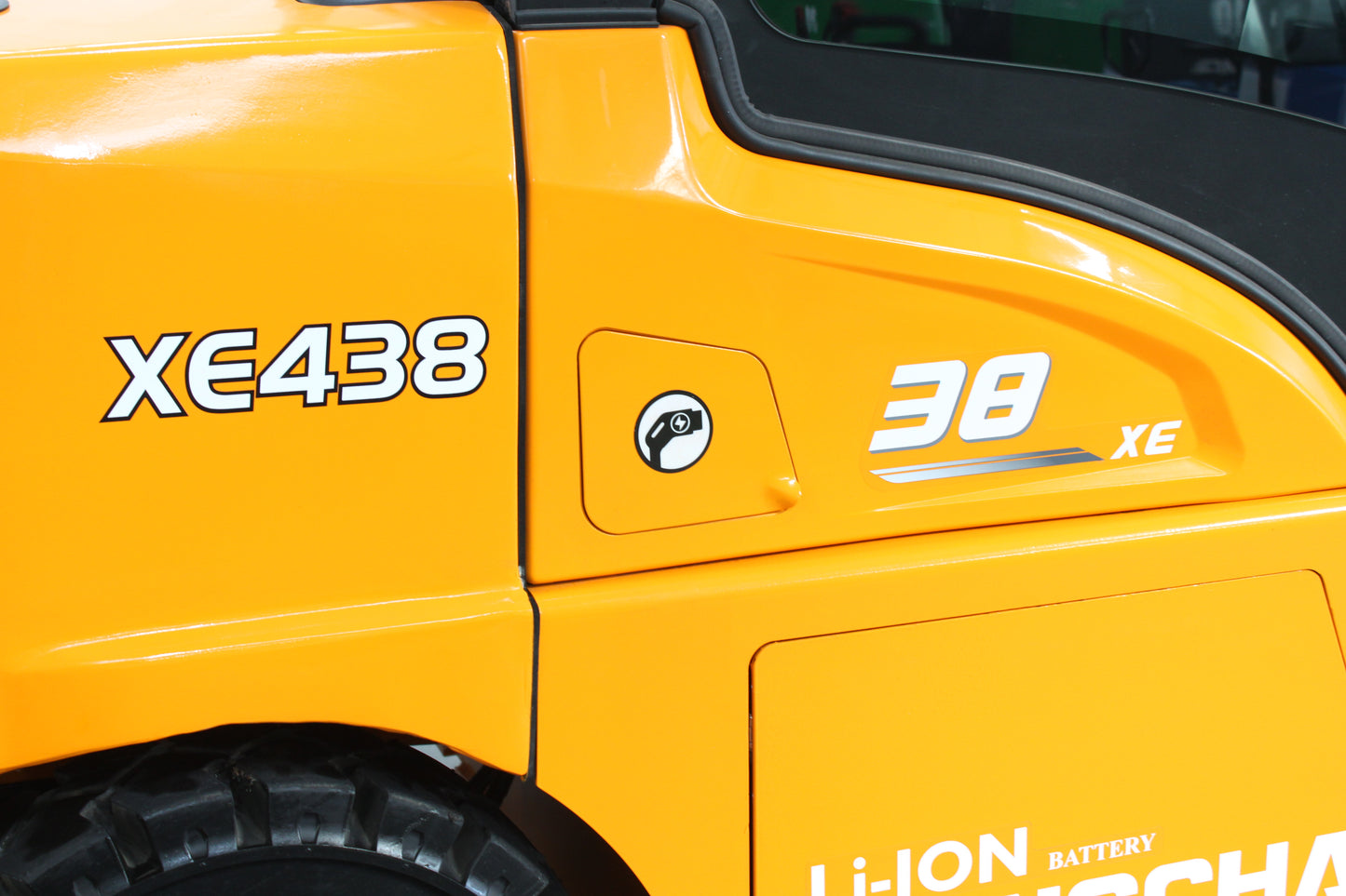 Hangcha XE438 3.8T Long Range | Full Cab Lithium Counterbalance | 4-Wheel Forklift