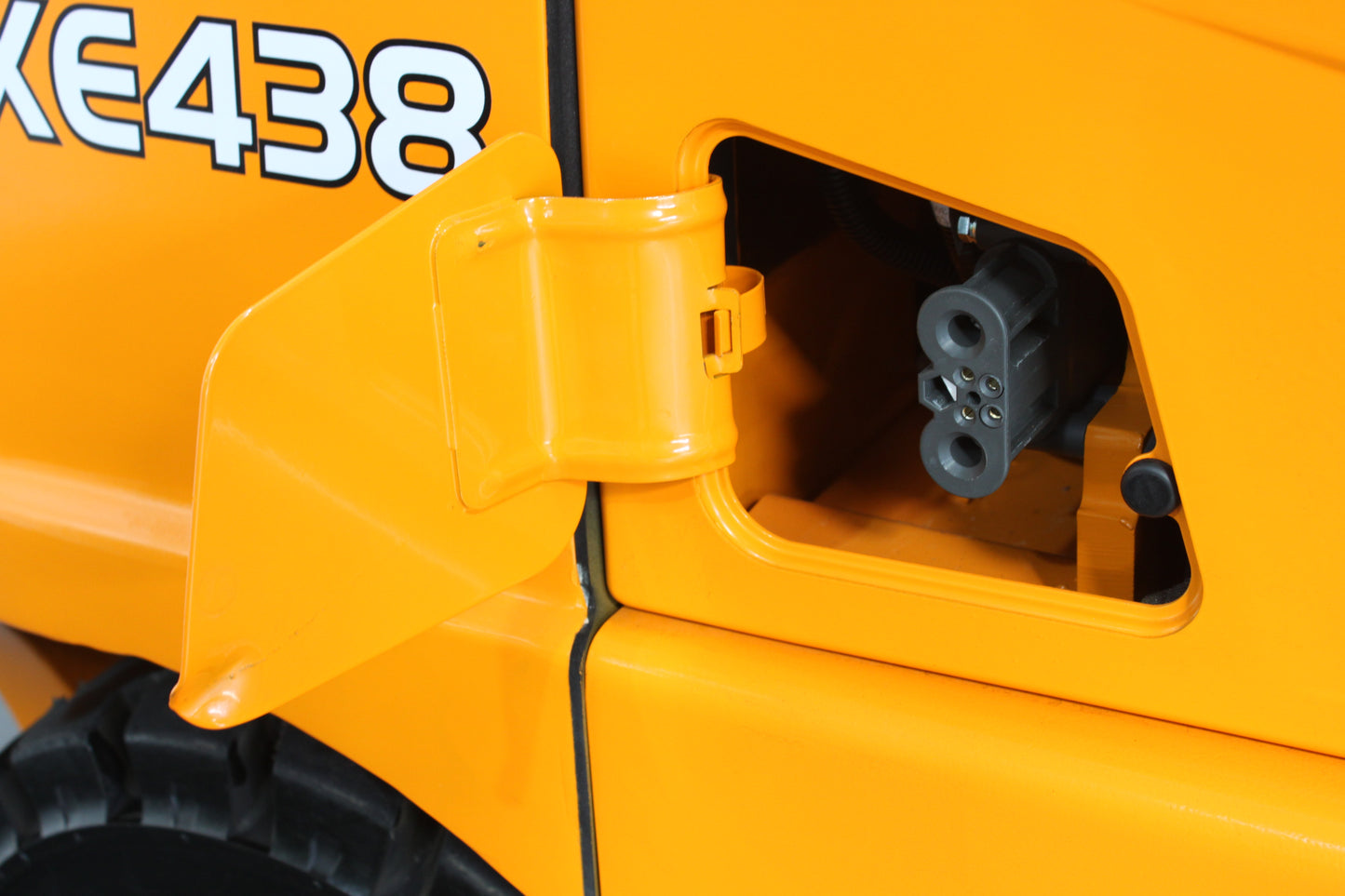 Hangcha XE438 3.8T Long Range | Full Cab Lithium Counterbalance | 4-Wheel Forklift