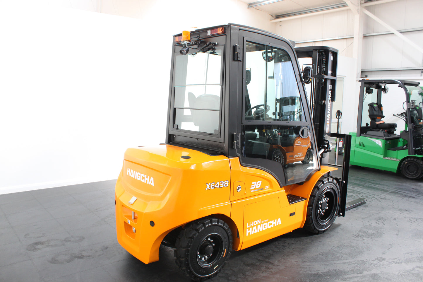 Hangcha XE435T 3.5T | Full Cab Lithium Counterbalance | 4-Wheel Forklift