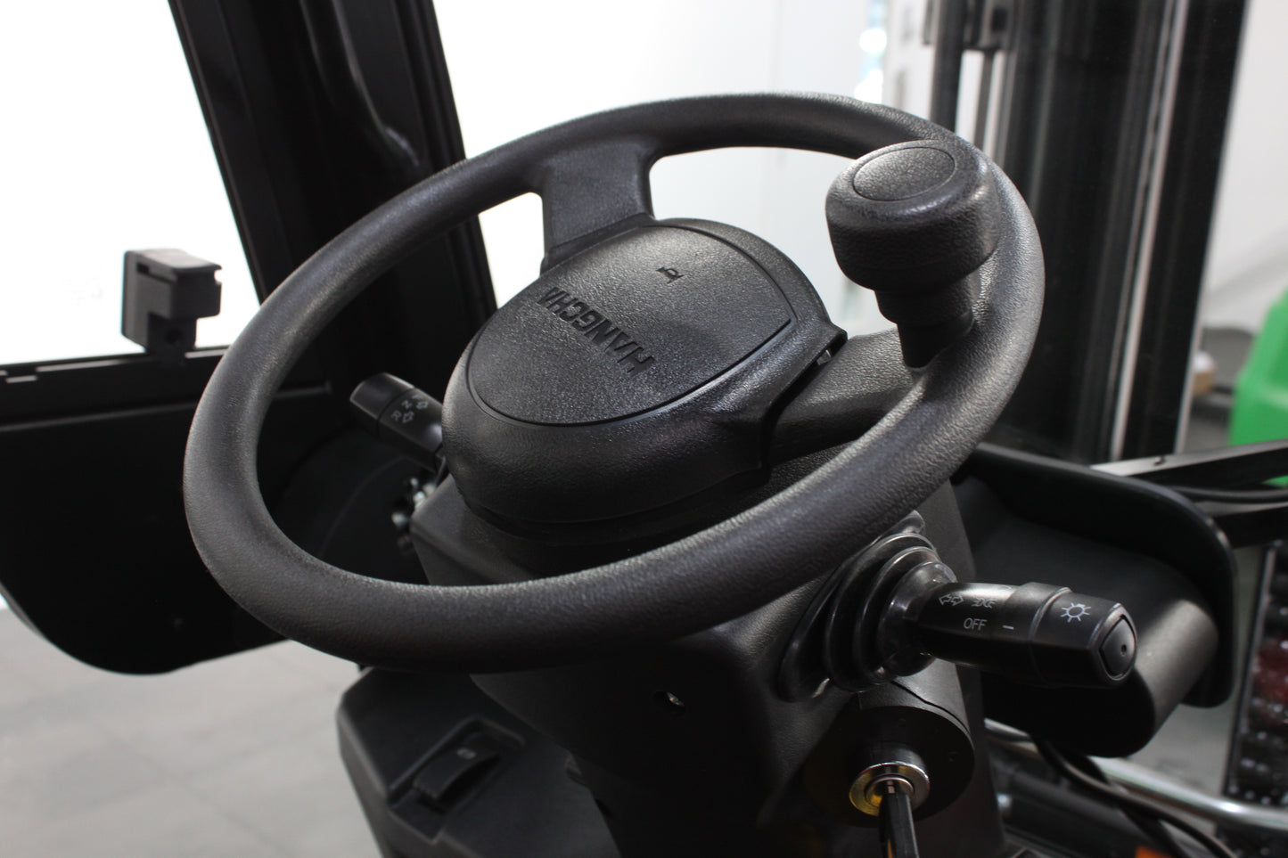 Hangcha XE438 3.8T Long Range | Full Cab Lithium Counterbalance | 4-Wheel Forklift
