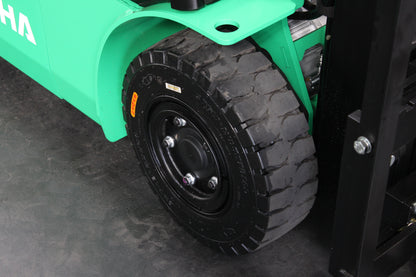 Hangcha XC318 1.8T | Half Cab Lithium Counterbalance | 3-Wheel Forklift