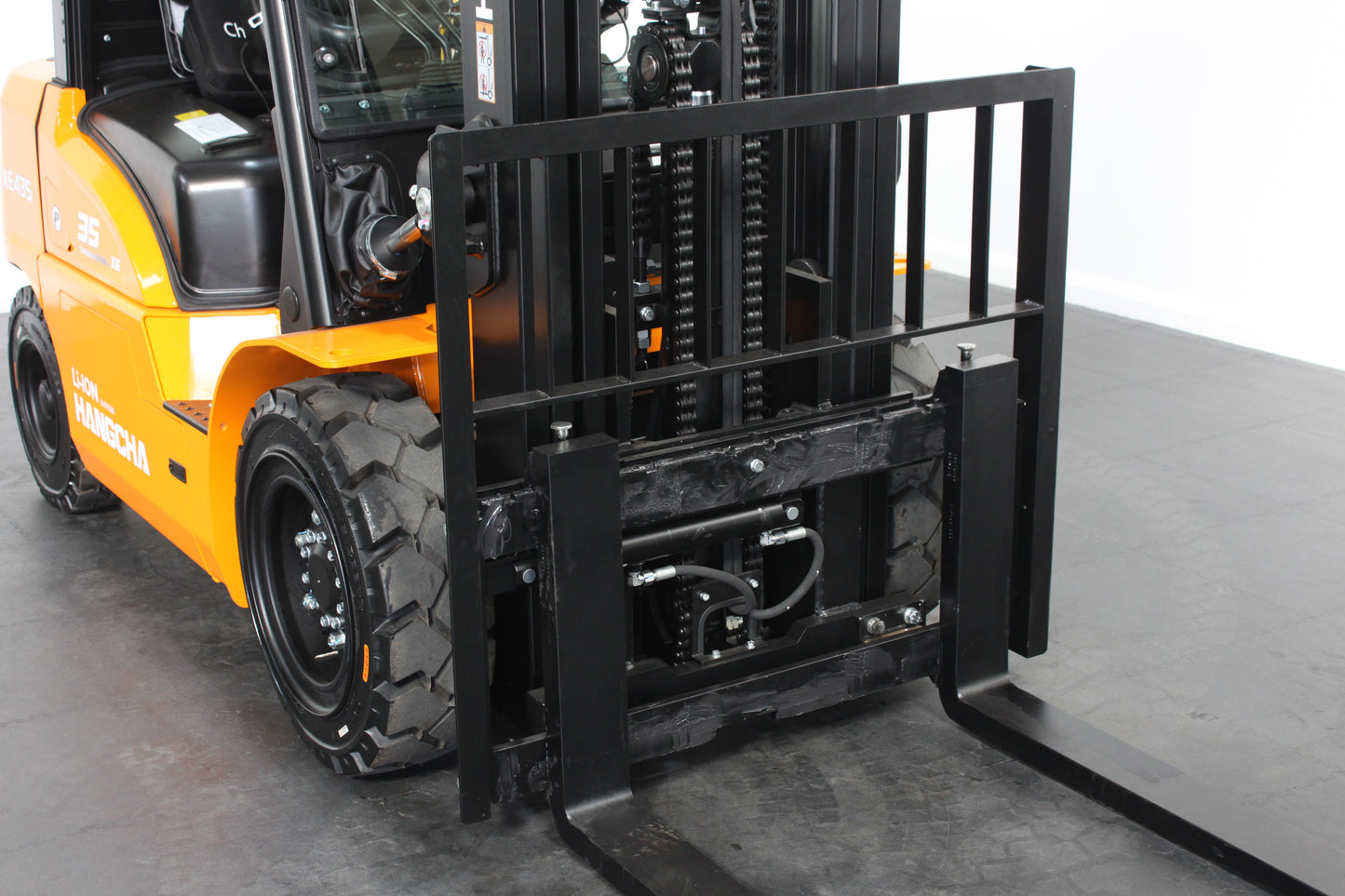 Hangcha XE435T 3.5T | Semi Cab Lithium Counterbalance | 4-Wheel Forklift