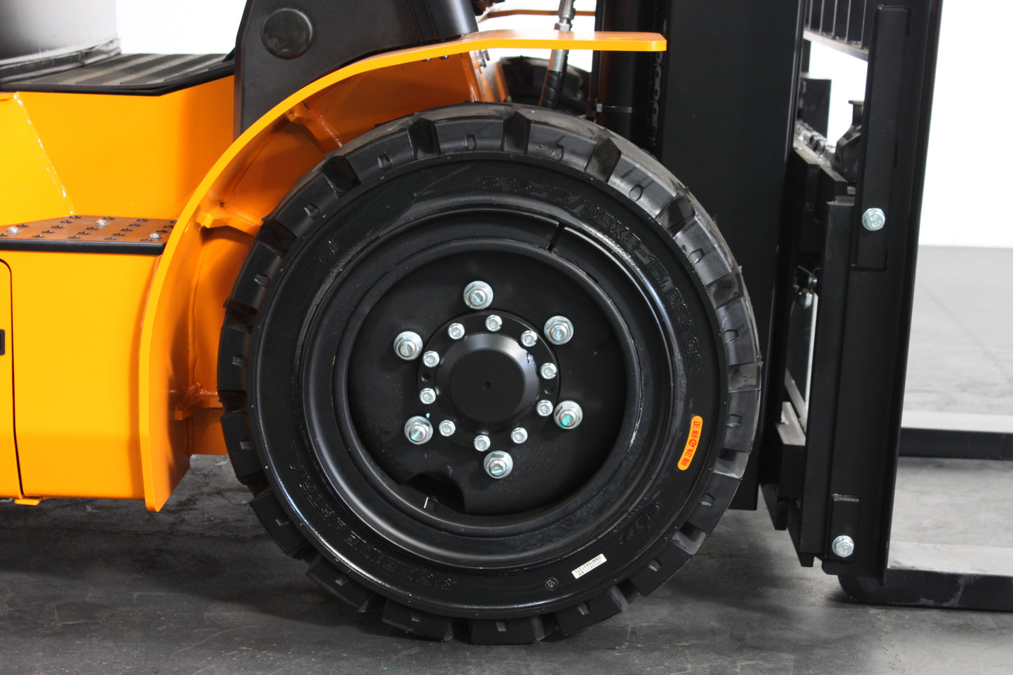 Hangcha XE435T 3.5T | Semi Cab Lithium Counterbalance | 4-Wheel Forklift