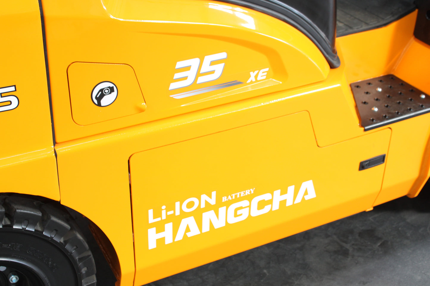 Hangcha XE435T 3.5T | Semi Cab Lithium Counterbalance | 4-Wheel Forklift