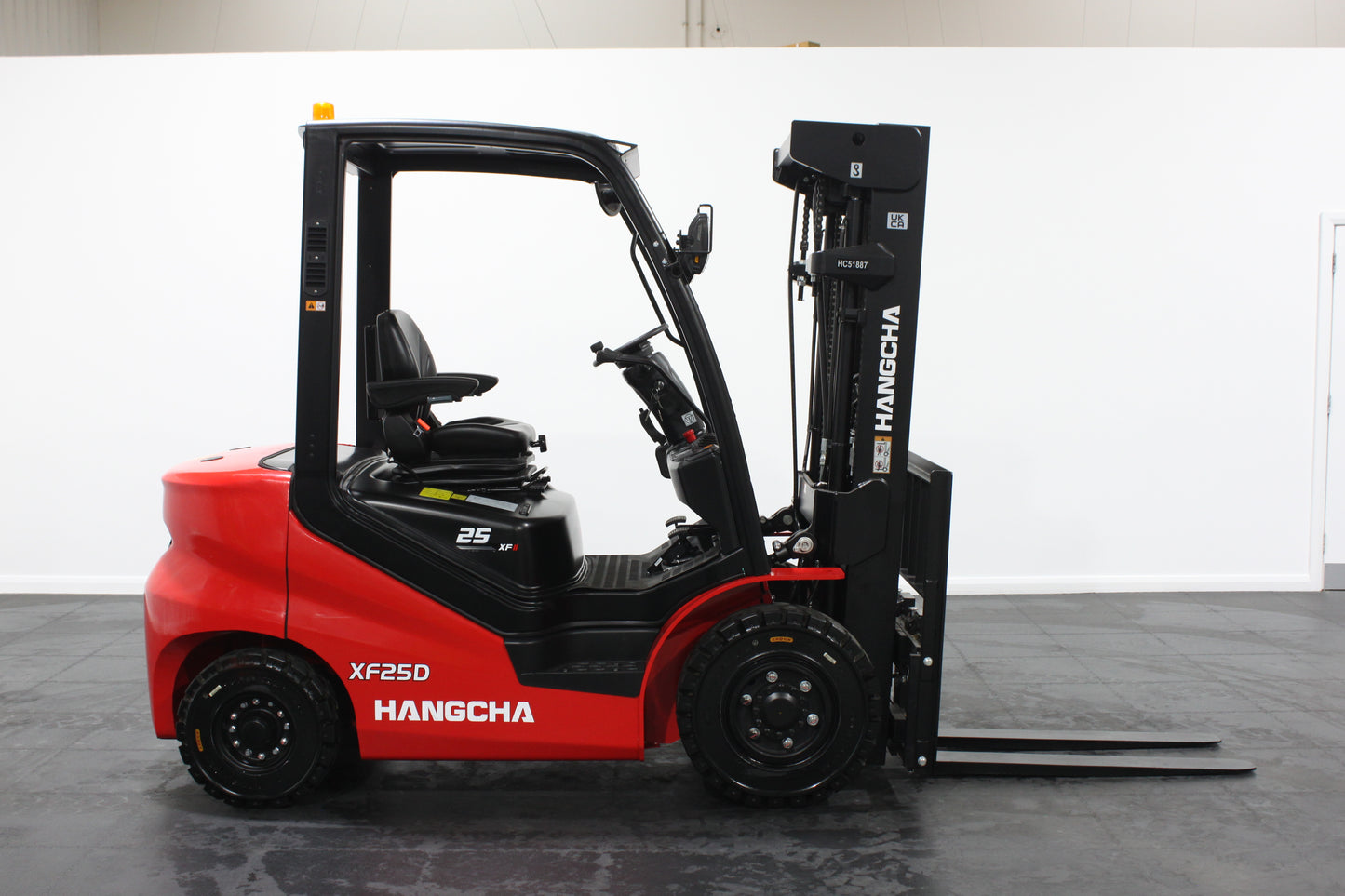 Hangcha XF2-35D 3.5T | Half Cab Diesel Counterbalance | 4-Wheel Forklift
