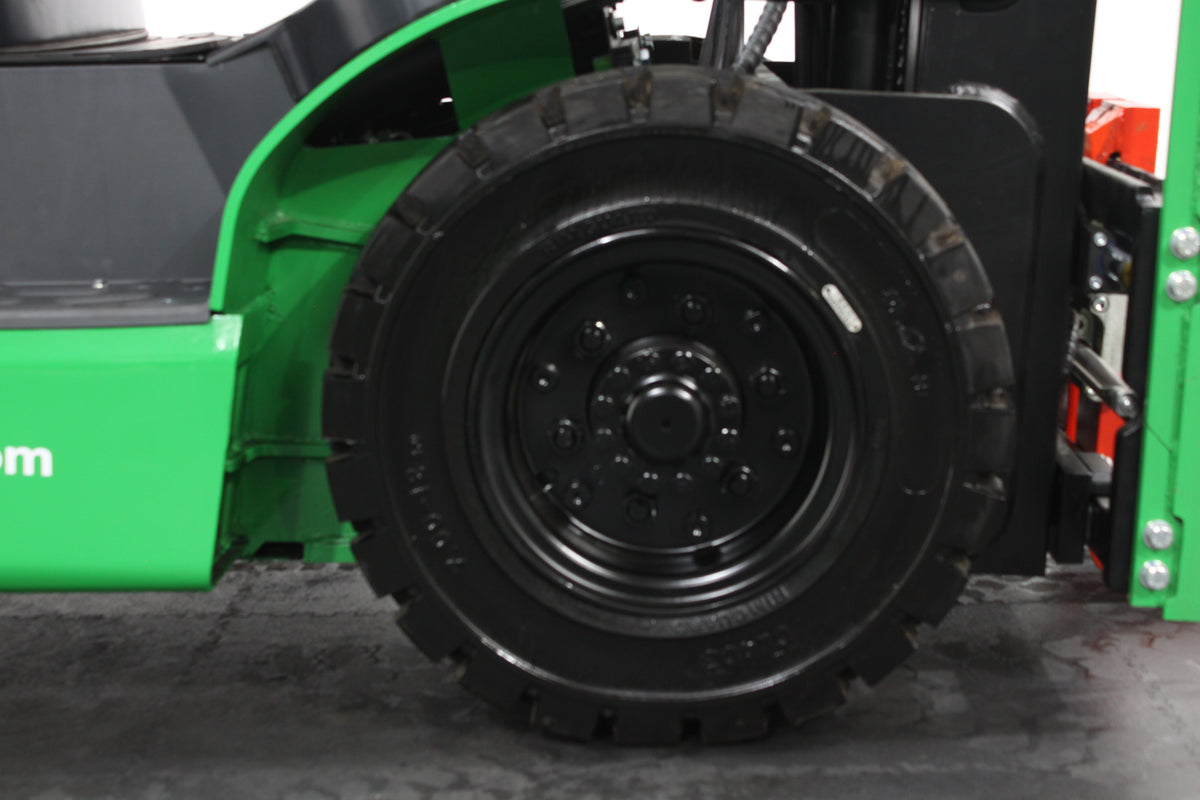 giraffe GBL25 2.5T Lithium Electric 4-Wheel Forklift | Fast Charging, Zero Emissions
