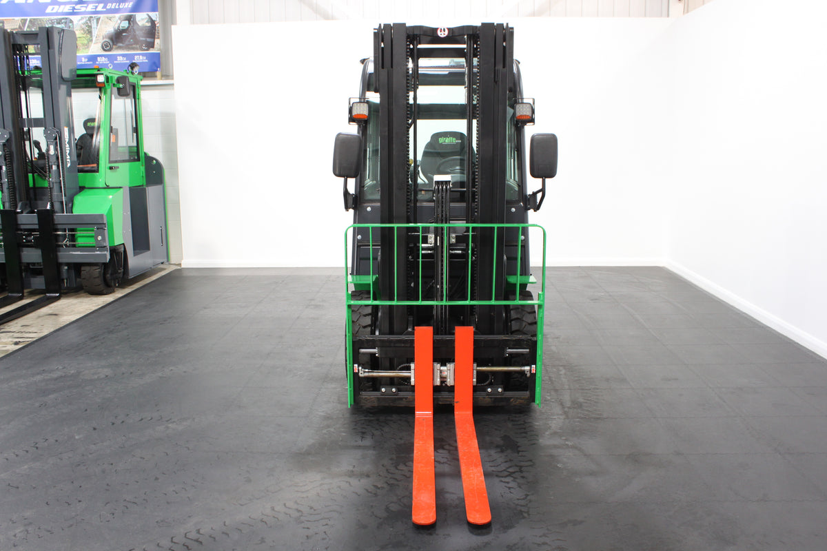 giraffe GBL25 Premium | Full Cab Lithium Electric Counterbalance | 4-Wheel Forklift