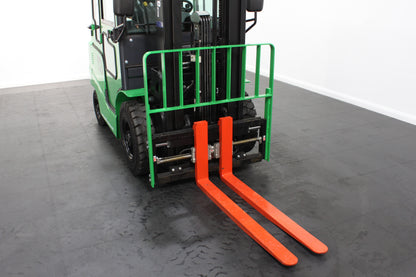 giraffe GBL25 Premium | Full Cab Lithium Electric Counterbalance | 4-Wheel Forklift