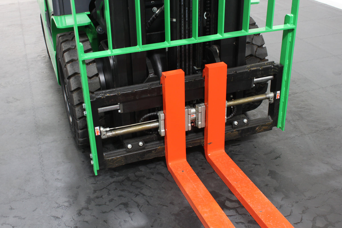 giraffe GBL25 Premium | Full Cab Lithium Electric Counterbalance | 4-Wheel Forklift