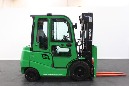 giraffe GBL25 Premium | Full Cab Lithium Electric Counterbalance | 4-Wheel Forklift