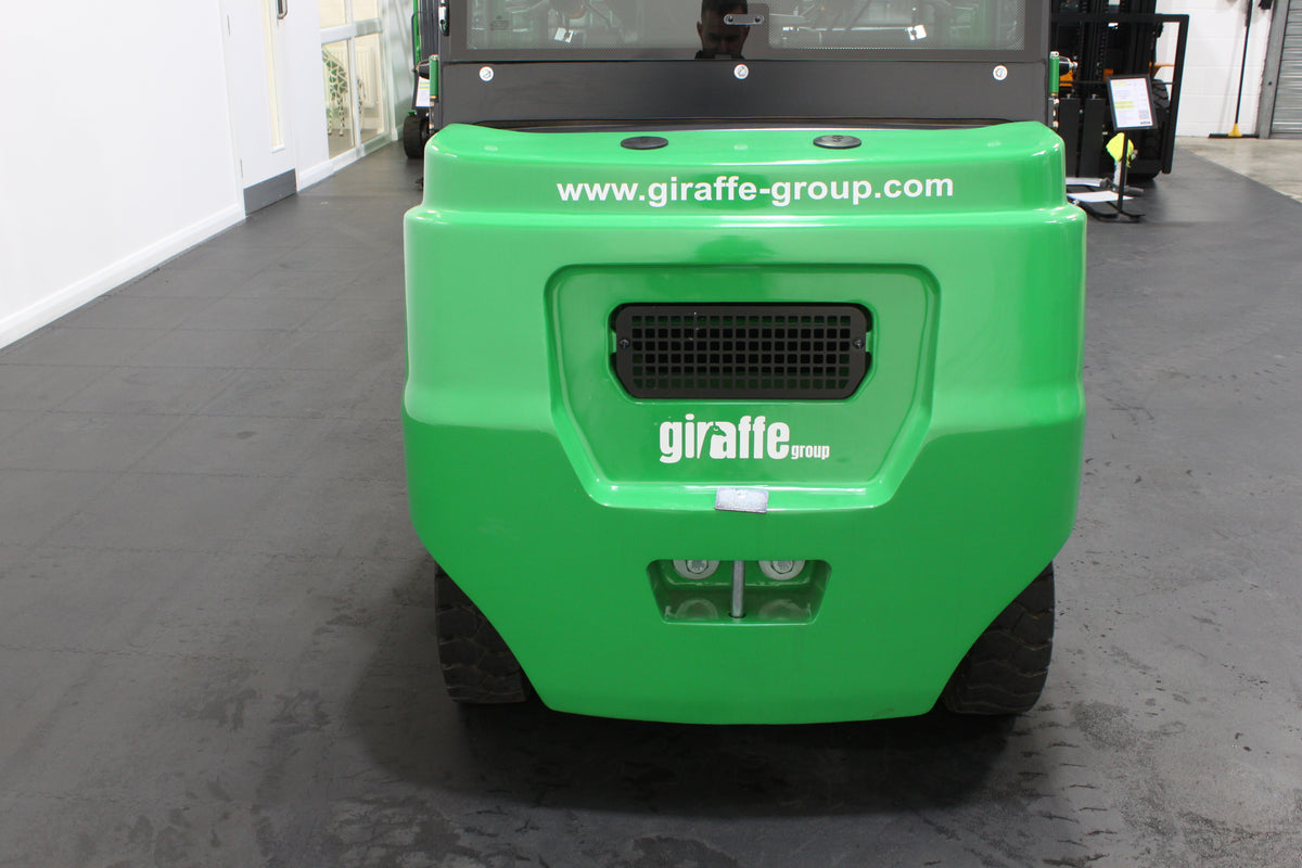 giraffe GBL25 Premium | Full Cab Lithium Electric Counterbalance | 4-Wheel Forklift