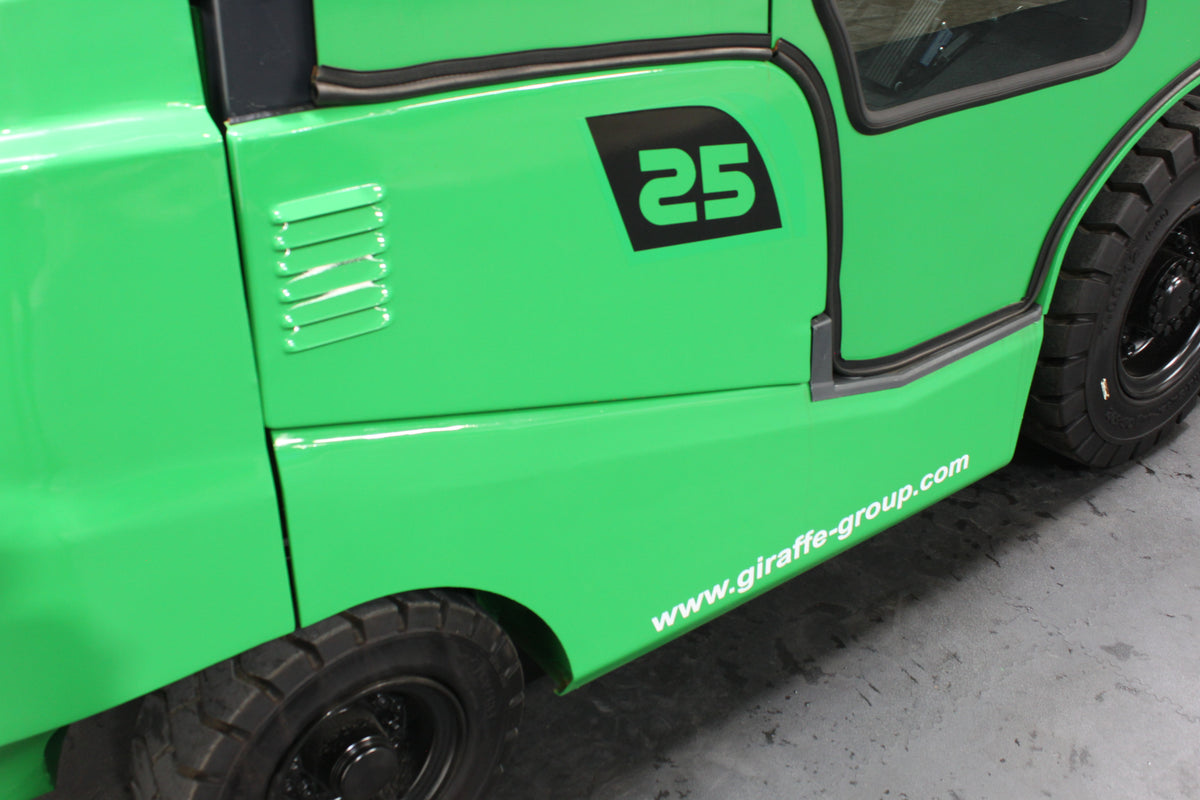 giraffe GBL25 Premium | Full Cab Lithium Electric Counterbalance | 4-Wheel Forklift