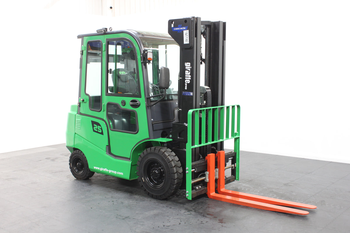 giraffe GBL25 Premium | Full Cab Lithium Electric Counterbalance | 4-Wheel Forklift